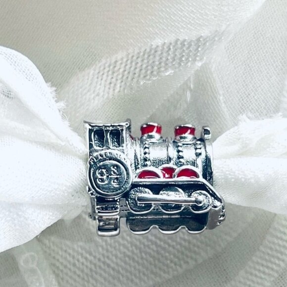 🚂✨ NWOT Hogwarts Express Charm – Harry Potter Magic ⚡ - Picture 3 of 14
